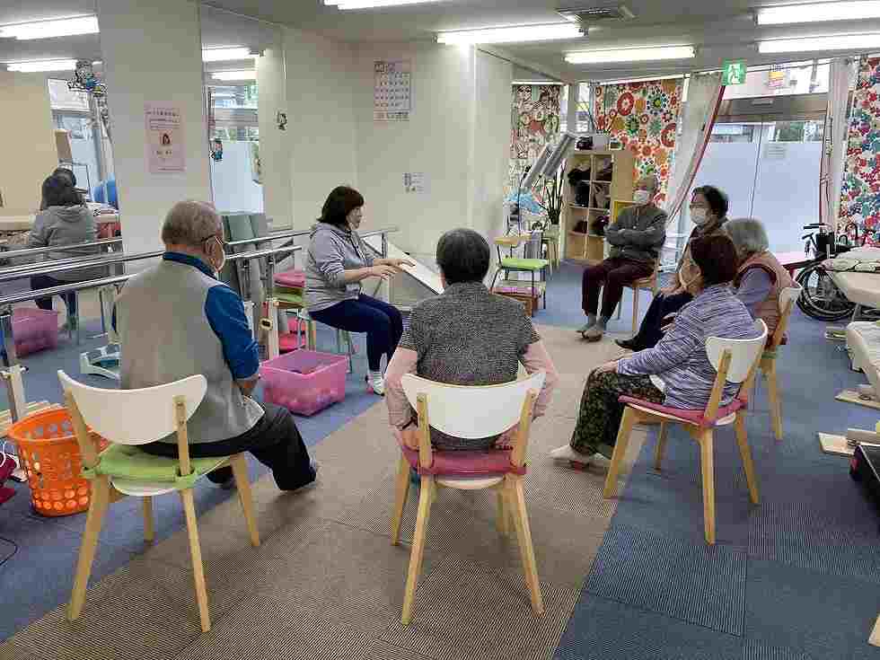 正社員 柔道整復師 鍼灸師 あん摩マッサージ指圧師 PT・OT・ST 介護施設・デイサービス求人イメージ