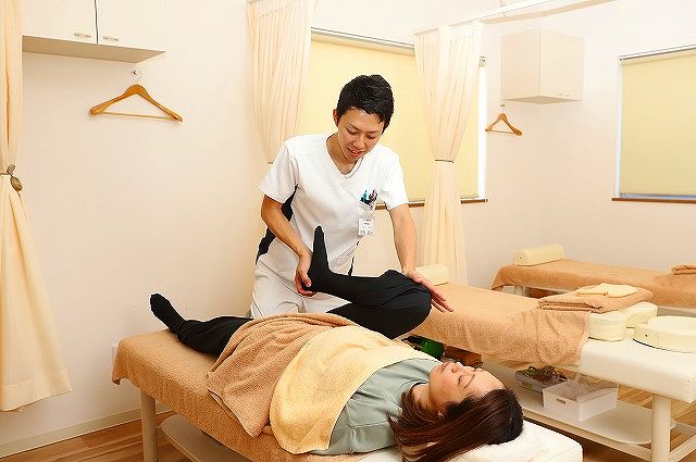  ヒマワリ鍼灸整骨院 明石院の正社員 柔道整復師 接骨院・整骨院 鍼灸整骨院の求人情報イメージ2