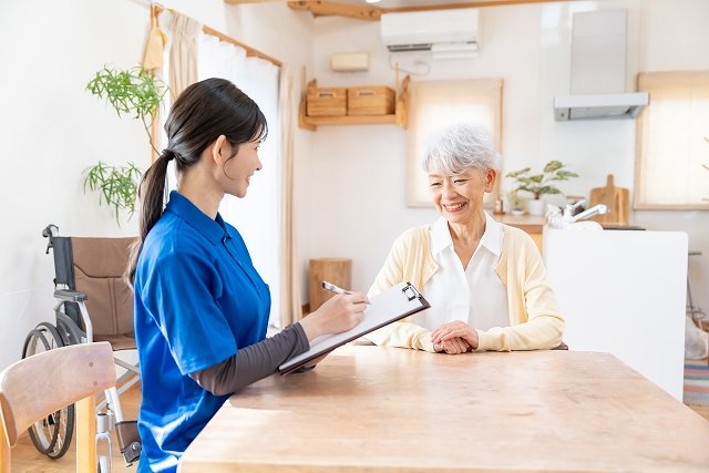 正社員 相談員 介護施設求人イメージ