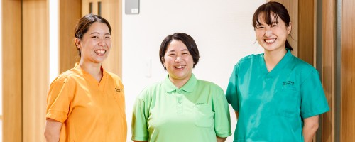 正社員 介護福祉士 介護施設・デイサービス 訪問看護リハビリ求人イメージ