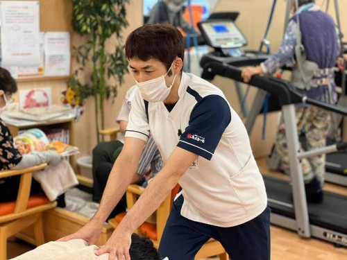 正社員 機能訓練指導員 介護施設求人イメージ